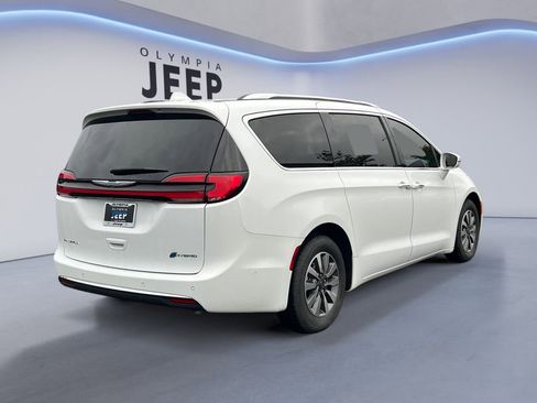 Certified 2021 Chrysler Pacifica Touring-L image 5