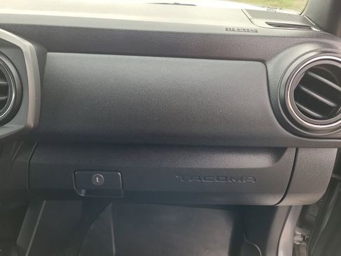 Used 2019 Toyota Tacoma TRD Sport AWD/4WD image 16