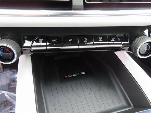 Certified 2025 Chevrolet Equinox EV LT w/ Convenience Package image 27