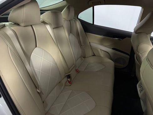 Used 2019 Toyota Camry XLE FWD image 17