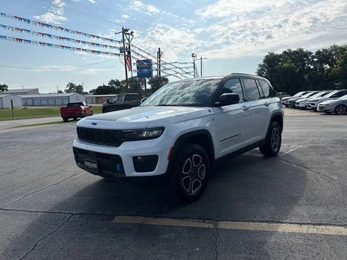 Used 2024 Jeep Grand Cherokee Trailhawk w/ Advanced Protech Group II AWD/4WD image 10
