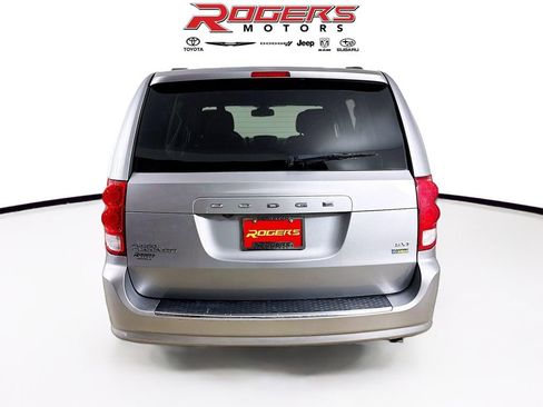 Used 2019 Dodge Grand Caravan SXT image 6