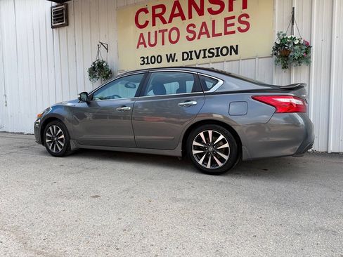 Used 2016 Nissan Altima 2.5 SV w/ Convenience Package FWD image 9