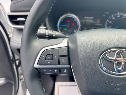 Used 2023 Toyota Highlander LE FWD image 24