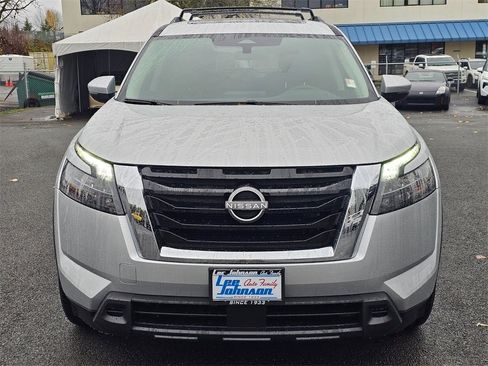New 2025 Nissan Pathfinder SV w/ SV Premium Package image 2