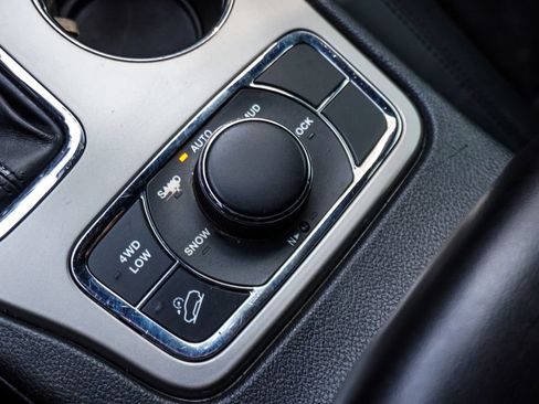 Used 2022 Jeep Grand Cherokee Laredo X AWD/4WD image 22