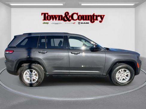 Certified 2023 Jeep Grand Cherokee Laredo w/ Luxury Tech Group I image 4