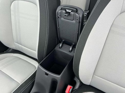 New 2025 Hyundai Venue SEL image 19