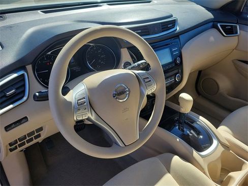 Used 2015 Nissan Rogue SV image 21