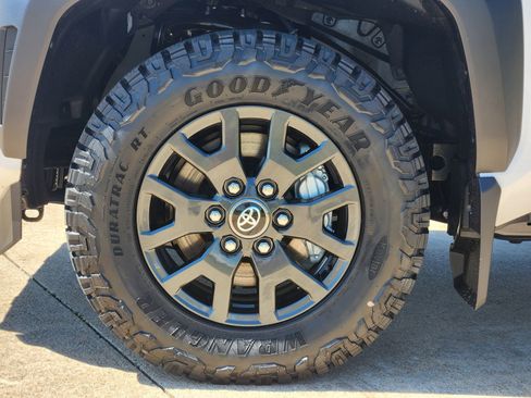 New 2026 Toyota 4Runner SR5 AWD/4WD image 11