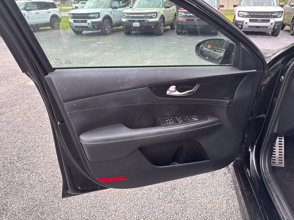 Used 2023 Kia Forte GT-Line w/ GT-Line Technology Package FWD image 27