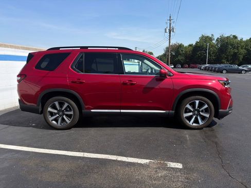 Certified 2025 Honda Pilot Touring image 6