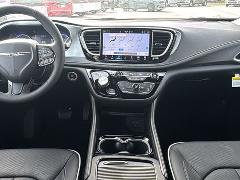 New 2026 Chrysler Pacifica Limited image 17