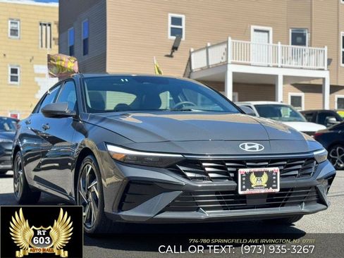 Used 2025 Hyundai Elantra SEL image 3