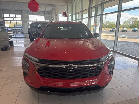 New 2026 Chevrolet Trax RS w/ Sunroof Package FWD image 2