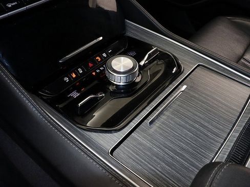 Used 2024 Jeep Wagoneer Series III image 22