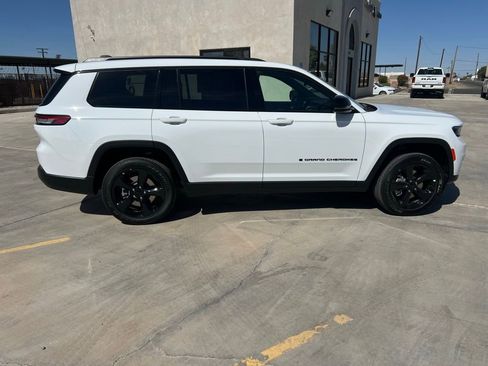 New 2025 Jeep Grand Cherokee L Laredo image 6
