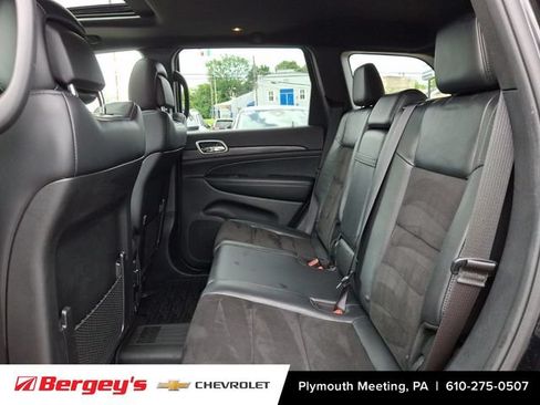 Used 2019 Jeep Grand Cherokee Altitude AWD/4WD image 12