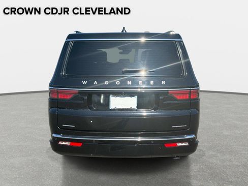 Used 2023 Jeep Wagoneer L Series III w/ Preferred Equipment Group AWD/4WD image 6