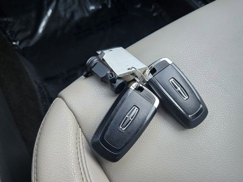 Used 2021 Lincoln Nautilus FWD image 16