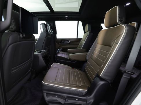 Used 2025 GMC Yukon Denali Ultimate AWD/4WD image 16