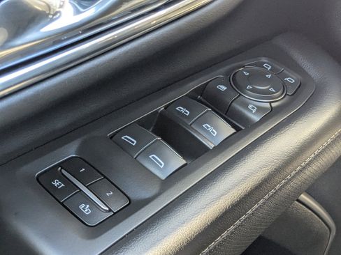 Used 2023 Chevrolet Suburban Premier image 25