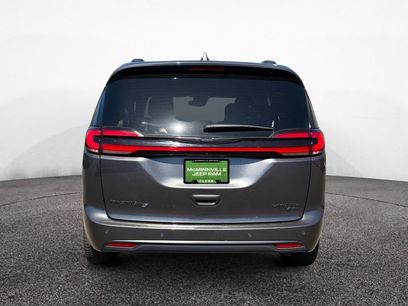 Certified 2022 Chrysler Pacifica Limited w/ Uconnect Theater Family Group