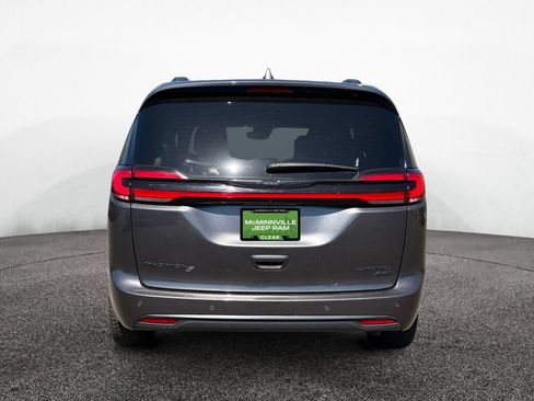 Certified 2022 Chrysler Pacifica Limited w/ Uconnect Theater Family Group AWD/4WD image 4