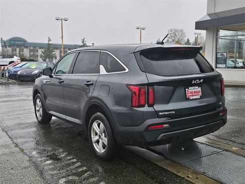 Used 2023 Kia Sorento LX image 7