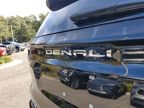 Used 2024 GMC Acadia Denali w/ Super Cruise Package image 8