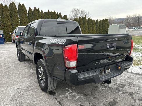 Used 2017 Toyota Tacoma TRD Off-Road image 5
