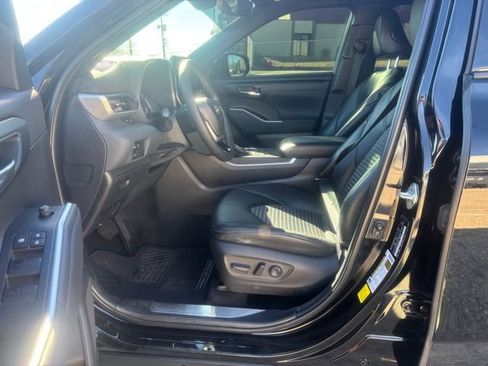 Used 2023 Toyota Highlander XSE image 11