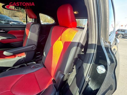 Used 2021 Toyota Highlander XSE image 31