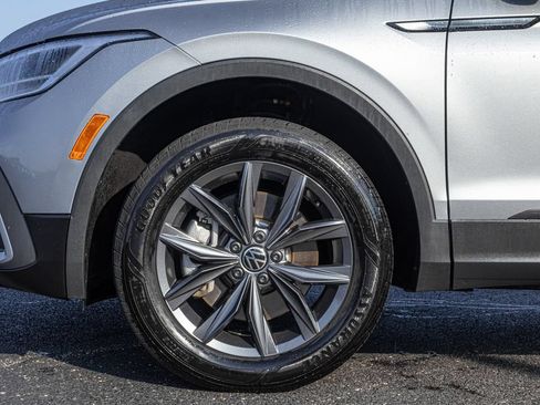 Used 2023 Volkswagen Tiguan SE w/ Panoramic Sunroof Package FWD image 37