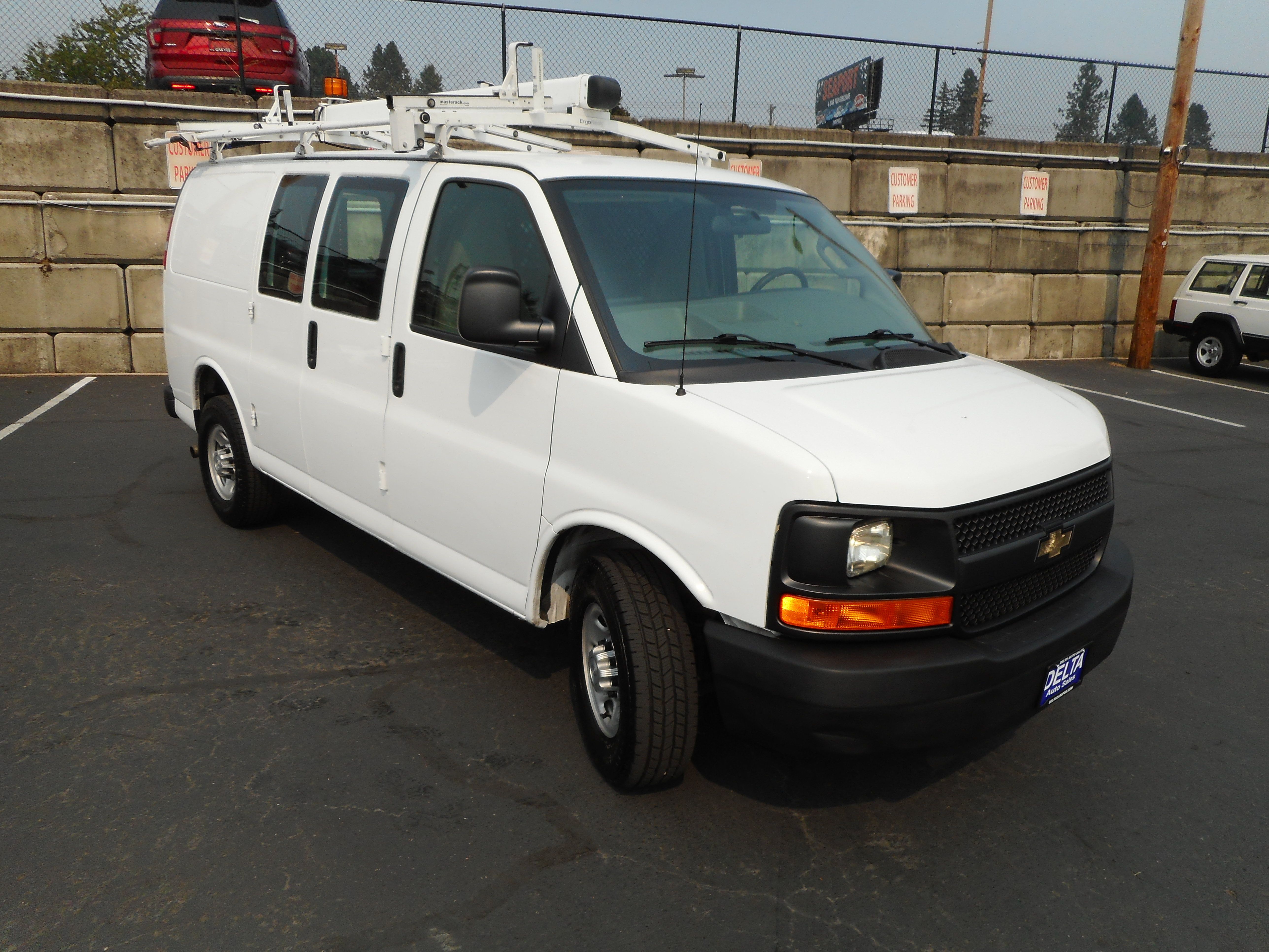 Used 2016 Chevrolet Express 2500 w/ Cold Climate Package RWD image 3