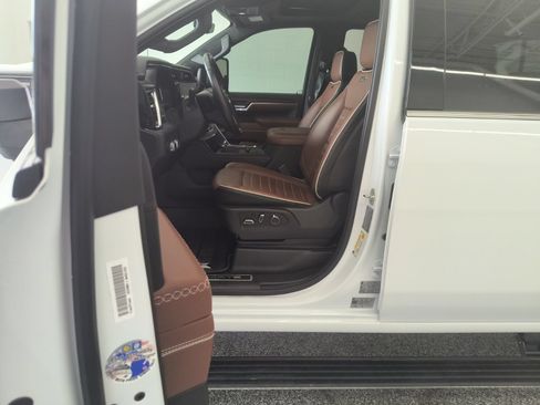 Used 2025 GMC Sierra 2500 Denali Ultimate AWD/4WD image 9