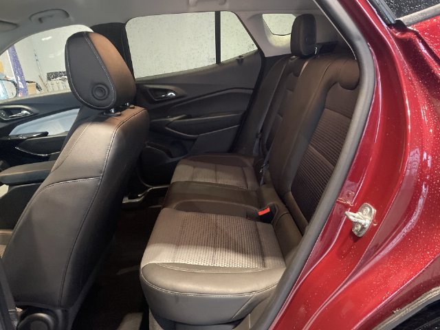 Used 2025 Chevrolet Trax LT w/ LT Convenience Package FWD image 27