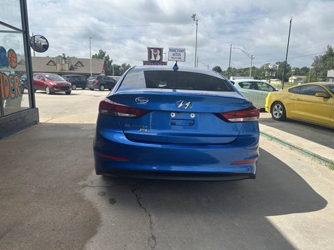 Used 2018 Hyundai Elantra SE w/ SE Connectivity Package 04 FWD image 7