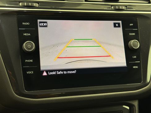 Used 2022 Volkswagen Tiguan SE R-Line AWD/4WD image 17