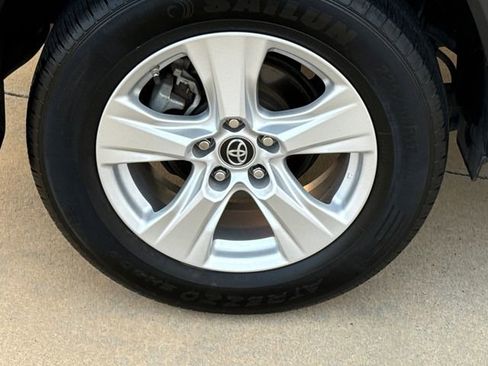 Used 2019 Toyota RAV4 XLE w/ Convenience Package image 10