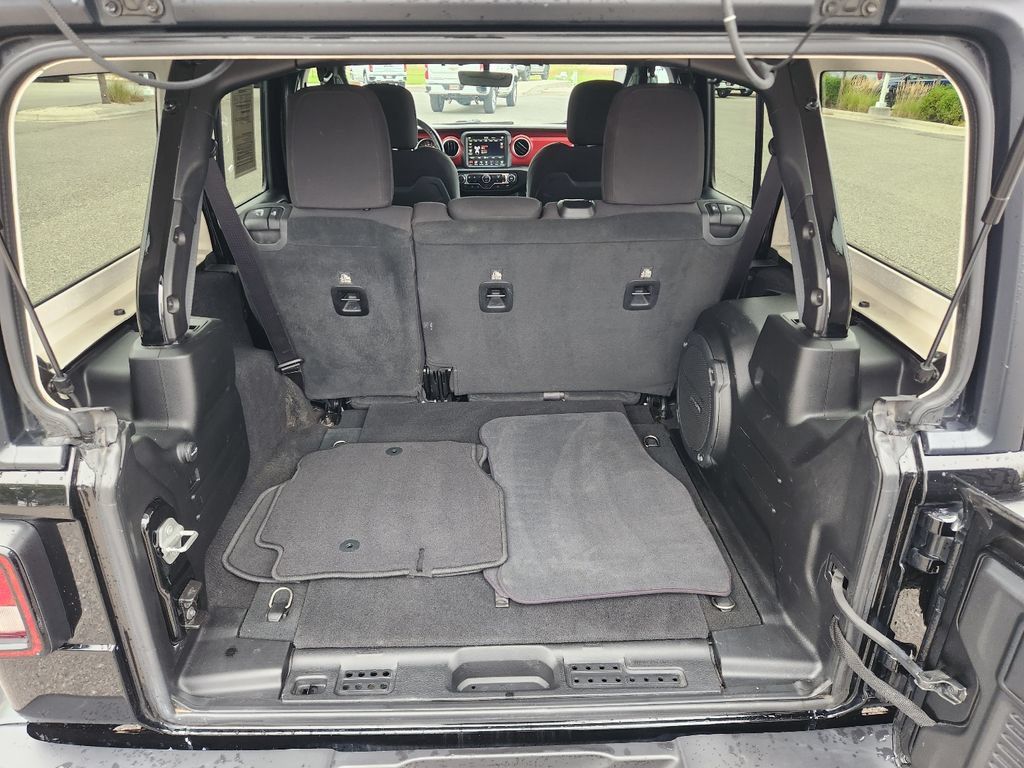 Used 2023 Jeep Wrangler Unlimited Rubicon w/ Cold Weather Group AWD/4WD image 7