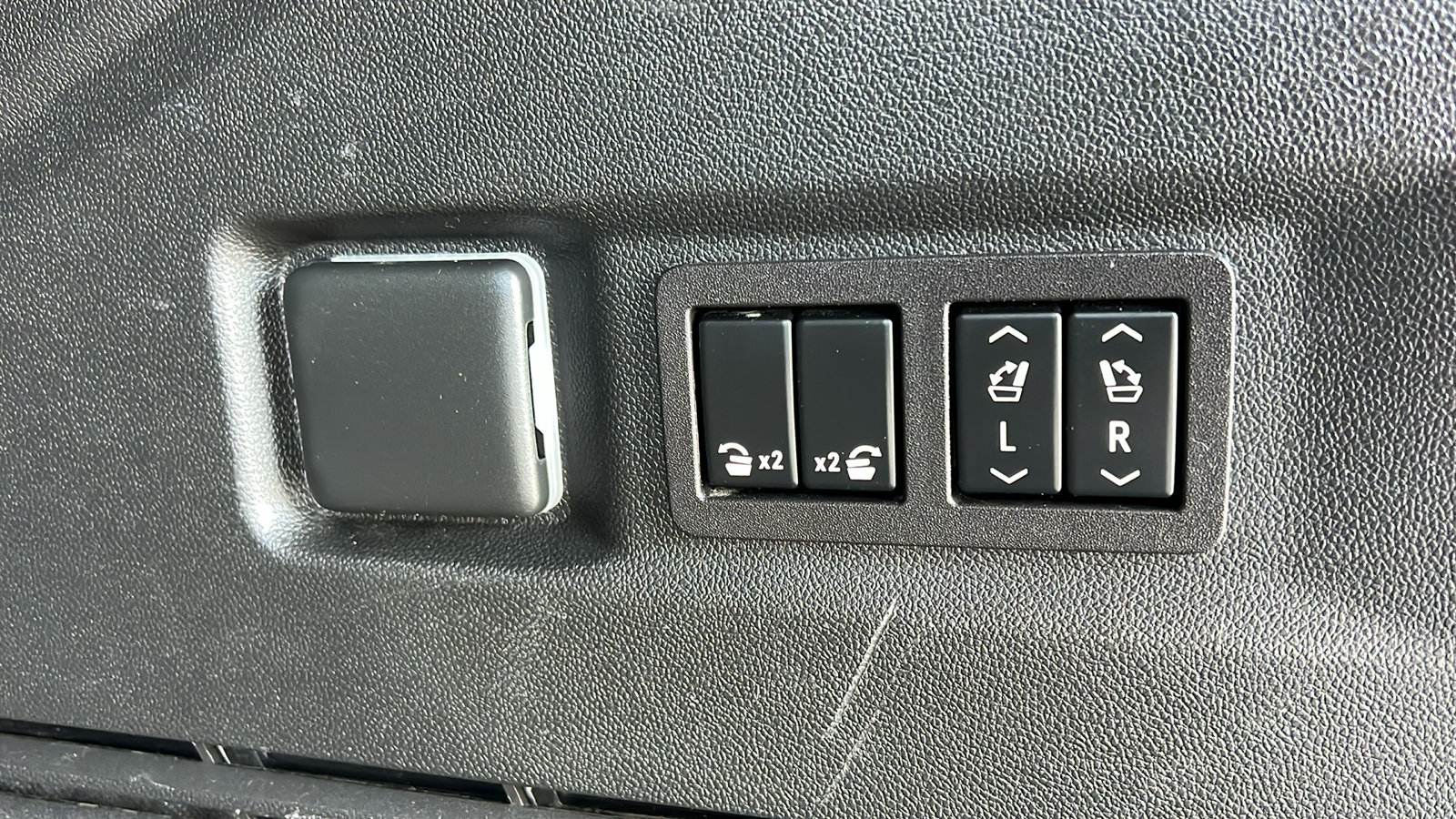 Certified 2023 GMC Yukon AT4 AWD/4WD image 13