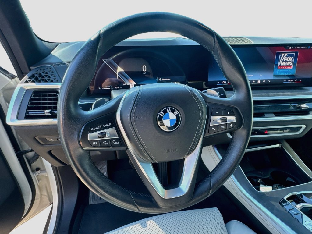 Used 2024 BMW X5 xDrive40i w/ Parking Assistance Package AWD/4WD image 11