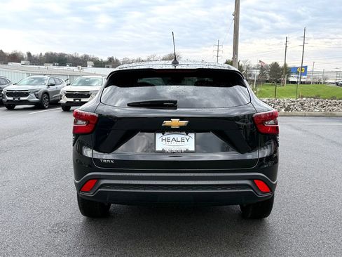 Used 2024 Chevrolet Trax LS w/ LS Convenience Package image 5