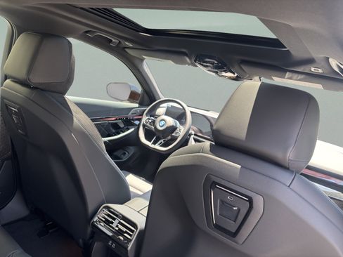 Used 2026 BMW i5 eDrive40 w/ M Sport Package RWD image 9