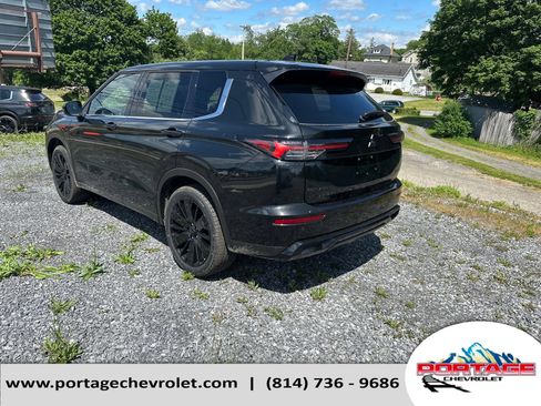 Used 2026 Mitsubishi Outlander LE FWD image 3