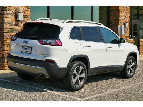 Used 2019 Jeep Cherokee Limited AWD/4WD image 3