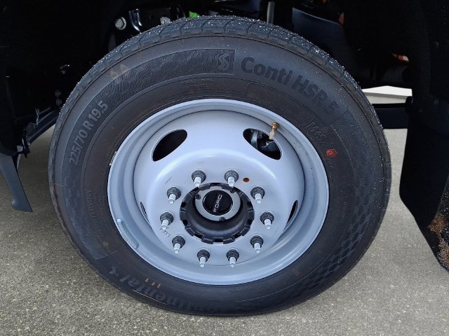 New 2026 Ford F550 4x4 Crew Cab image 6