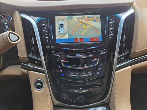 Used 2019 Cadillac Escalade ESV Platinum RWD image 23