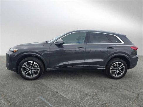 Used 2025 Audi Q5 Premium Plus w/ Premium Plus AWD/4WD image 6